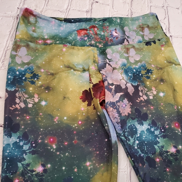 ONZIE • Charley Nature Galaxy Workout Leggings - Picture 8 of 10